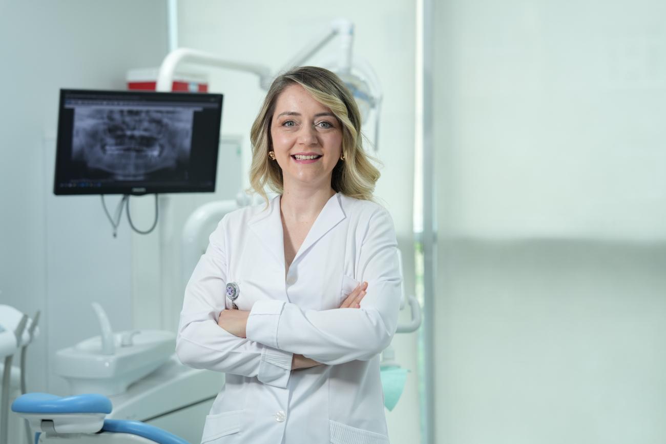 Protetik Diş Tedavisi Uzmanı Doç. Dr. Halenur Bilir
