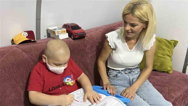 Barış ve annesi Nevin Beğdili