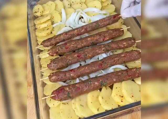 Fırında patatesli şiş köfte yapım aşaması