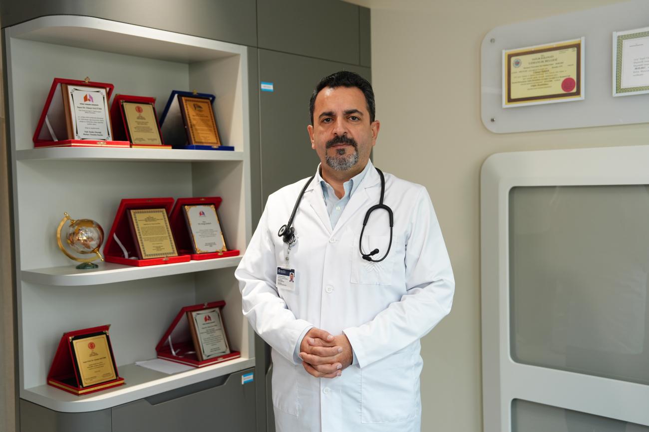 Göğüs Hastalıkları Uzmanı Prof. Dr. Cüneyt Saltürk