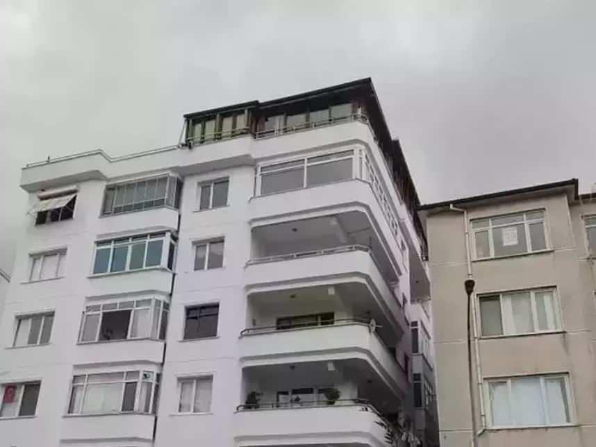 Güllünün oturduğu bina