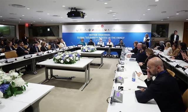 Emine Erdoğanın konuşması sırasında çekilen bir kare