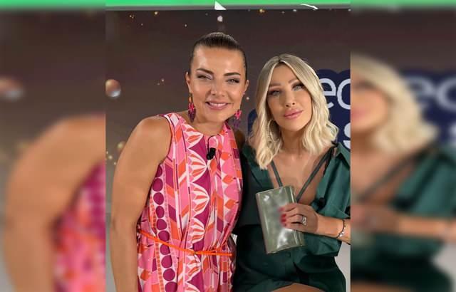 Burcu Kara, kendi zeytinyağını Seda Sayana ikram ettiği sırada çekilen bir fotoğraf