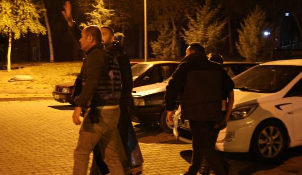Nevşehir'de hareketli gece: Kayınbabasını bıçakladı, polise saksı fırlattı