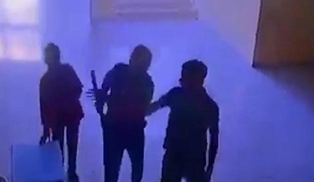 Şanlıurfa'da dehşet! Sopayla okulu basan veli, öğretmeni darbetti iddiası