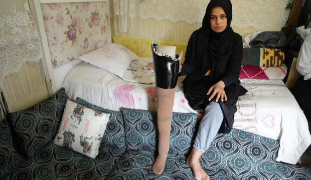 Depremde bacağını kaybeden kadın kocası tarafından terk edildiğini iddia etti