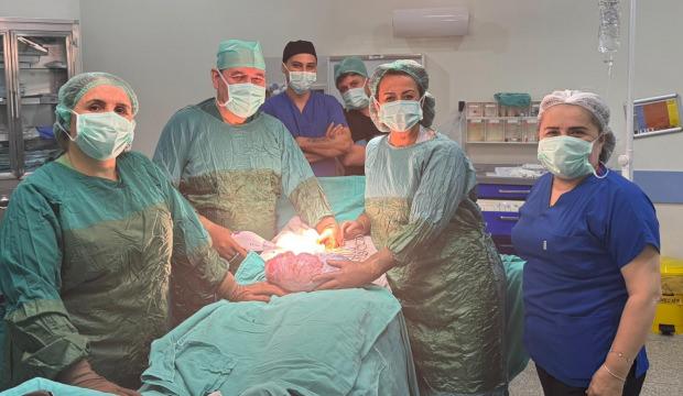 Şişkinlik ve halsizlik şikâyeti ile hastaneye gitti! Karnından çıkana inanamadı