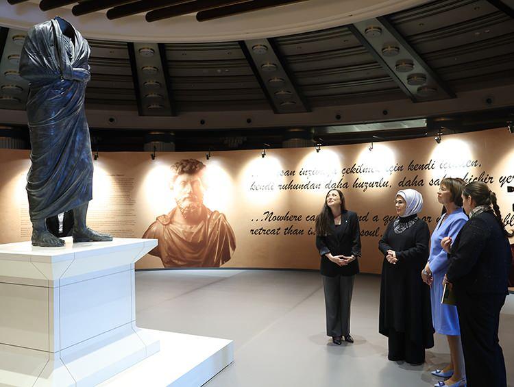 Cumhurbaşkanı Recep Tayyip Erdoğanın eşi Emine Erdoğan ve Almanya Başbakanı Friedrich Merz