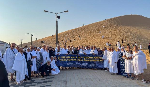 İkinci kafile: 41 yıllık evli çiftler umre ziyaretinden döndü