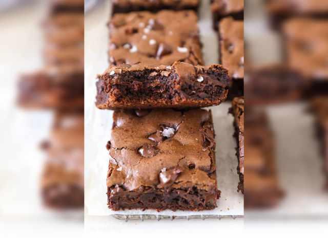 Brownie dilimlenmiş