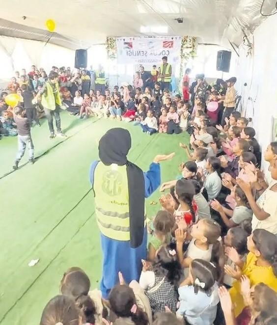 Gamze Özçelik çocuk şenliği