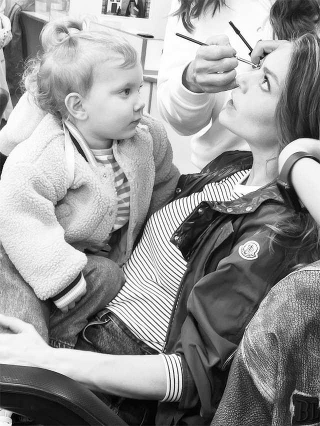 Aslı Enverin kızıyla yaptığı sosyal medya paylaşımında yer alan fotoğraflar