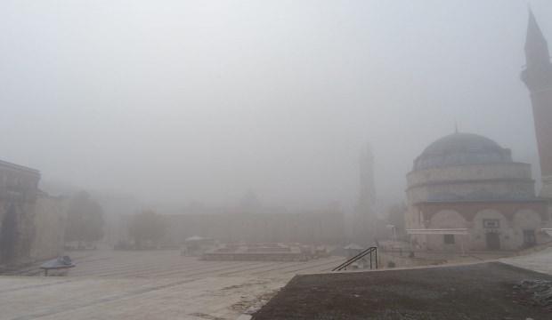 Sivas'ta yoğun sis! Evler, ağaçlar görünmez oldu