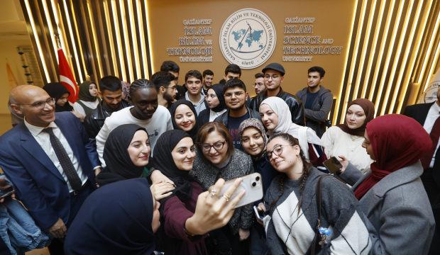 Başkan Şahin GİBTÜ'de gençlerle buluştu 