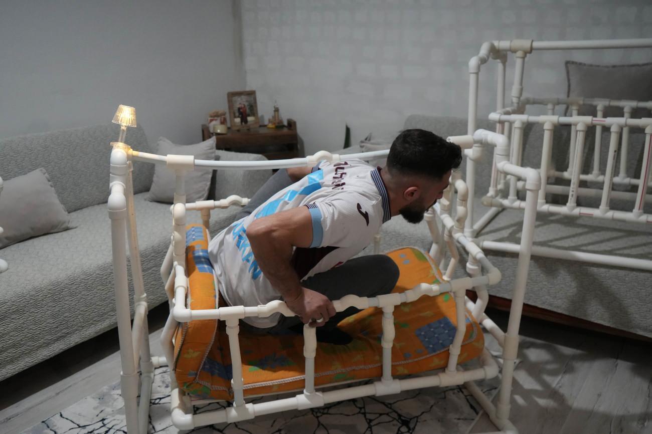 Furkan Karadağ kızına borudan beşik yaptı