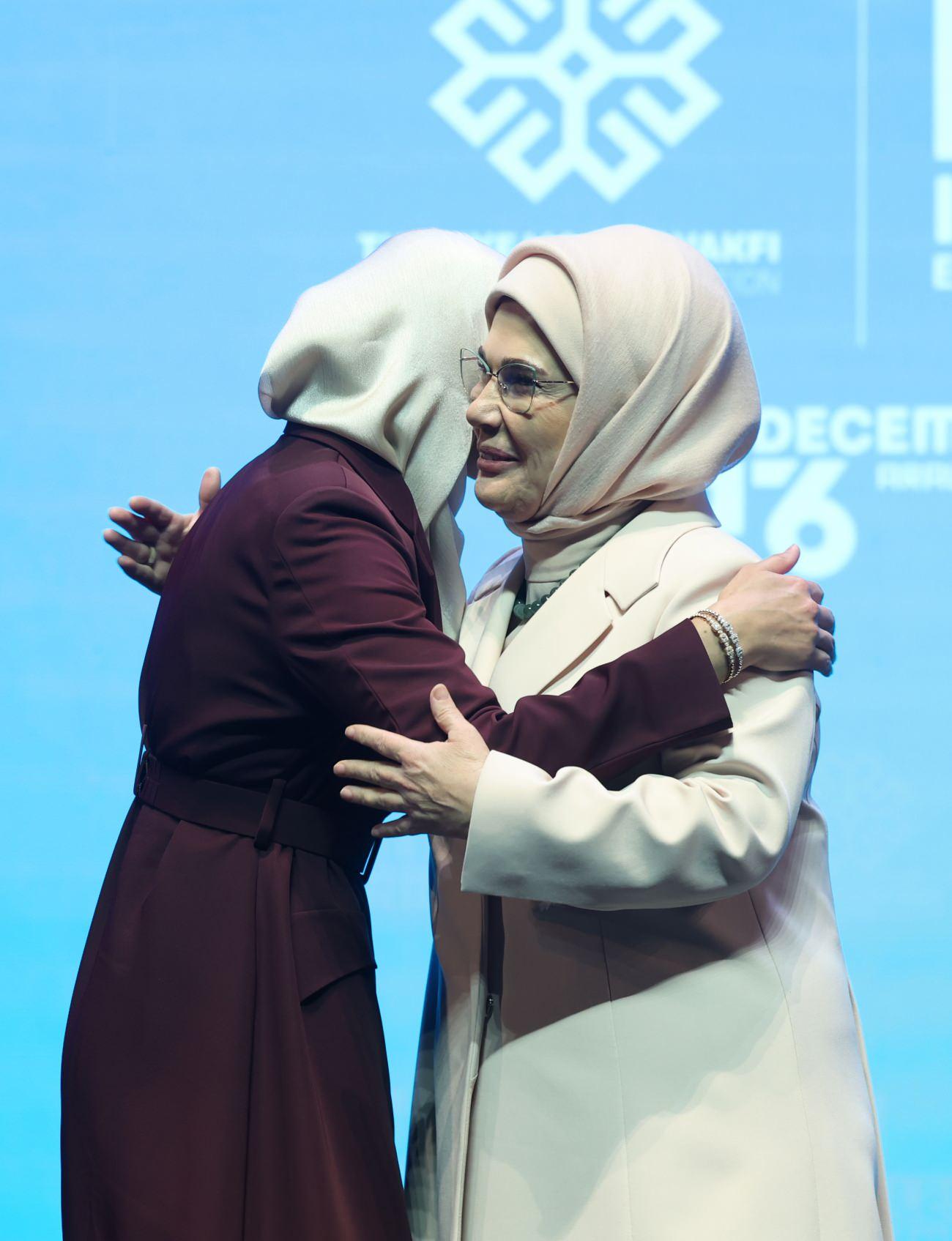 Cumhurbaşkanı Recep Tayyip Erdoğan’ın eşi Emine Erdoğan ve Suriye Cumhurbaşkanı Ahmed Şara’nın eşi Latife El Durubi