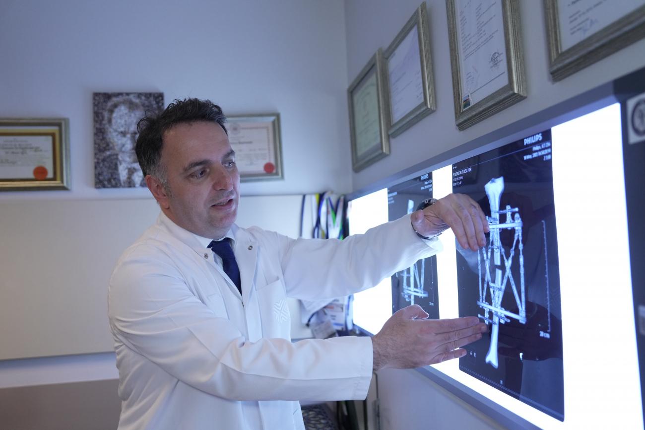 Medipol Mega Üniversite Hastanesi Ortopedi ve Travmatoloji Uzmanı Prof. Dr. Adnan Kara