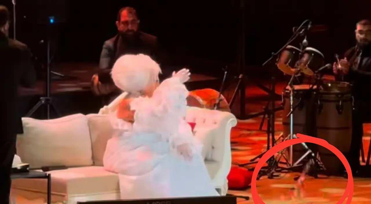 Bülent Ersoyun bardak fırlattığı an