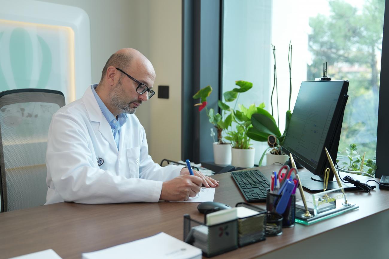 Medipol Acıbadem Bölge Hastanesi Yenidoğan Uzmanı Doç. Dr. Ahmet Öktem