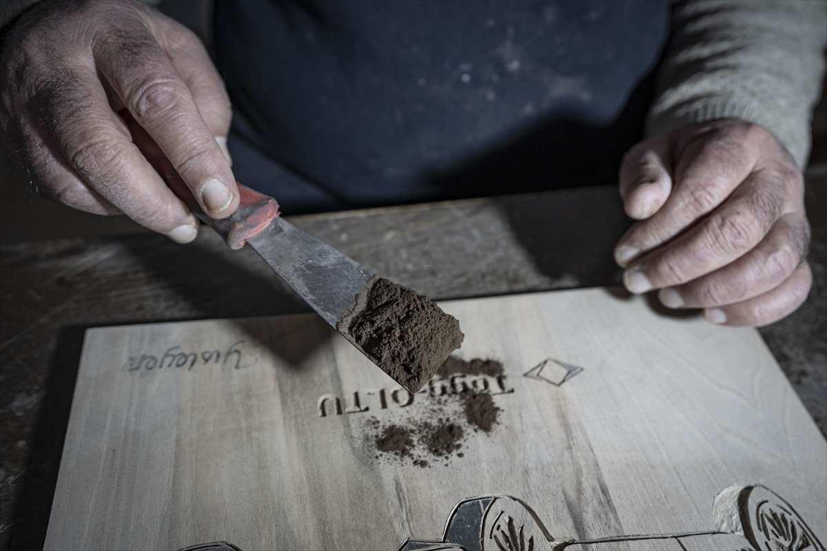 Oltu tozuyla ahşap oymacılığı