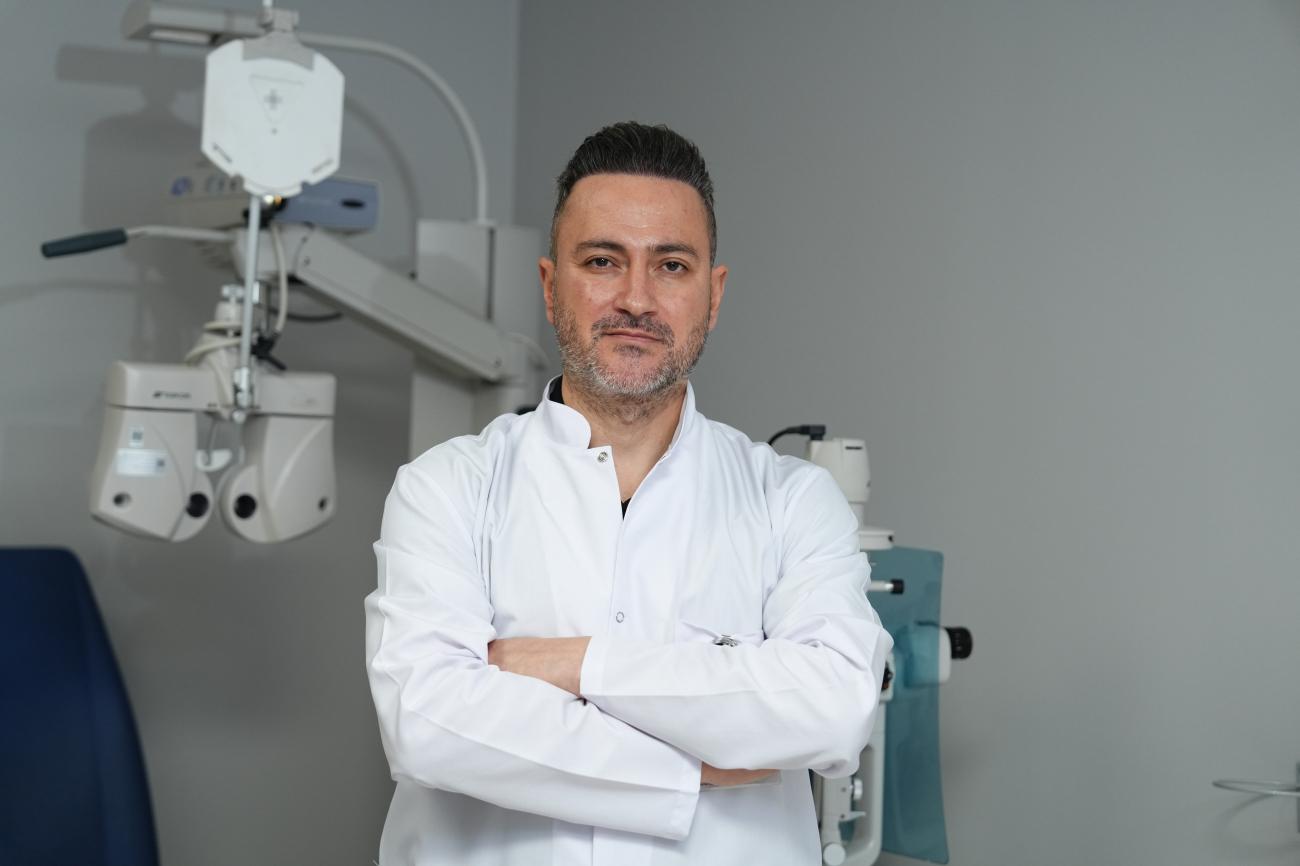 Medipol Üniversitesi Sefaköy Hastanesi Göz Hastalıkları Uzmanı Dr. Öğr. Üyesi Faik Engin Azman