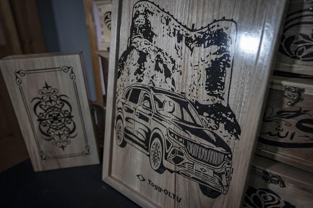 İşleyenin yaptığı ahşap oymalarına örnekler