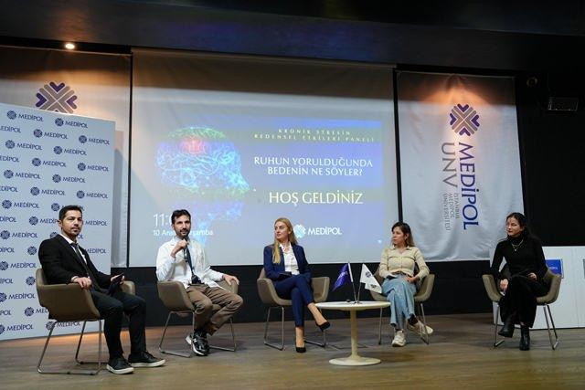 Panelde konuşma yapan doktorlar