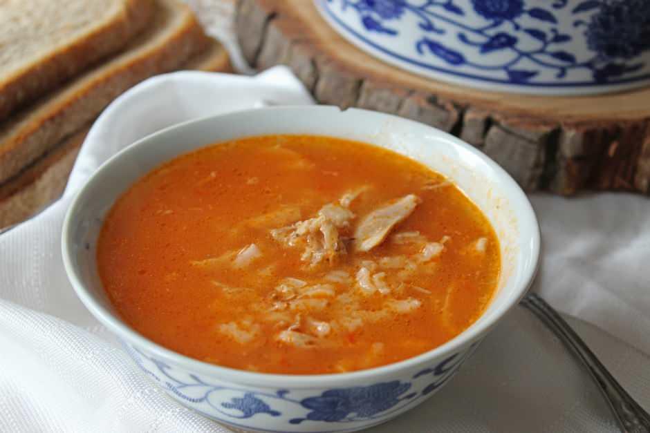 Şehriyesiz salçalı tavuk suyu çorbası