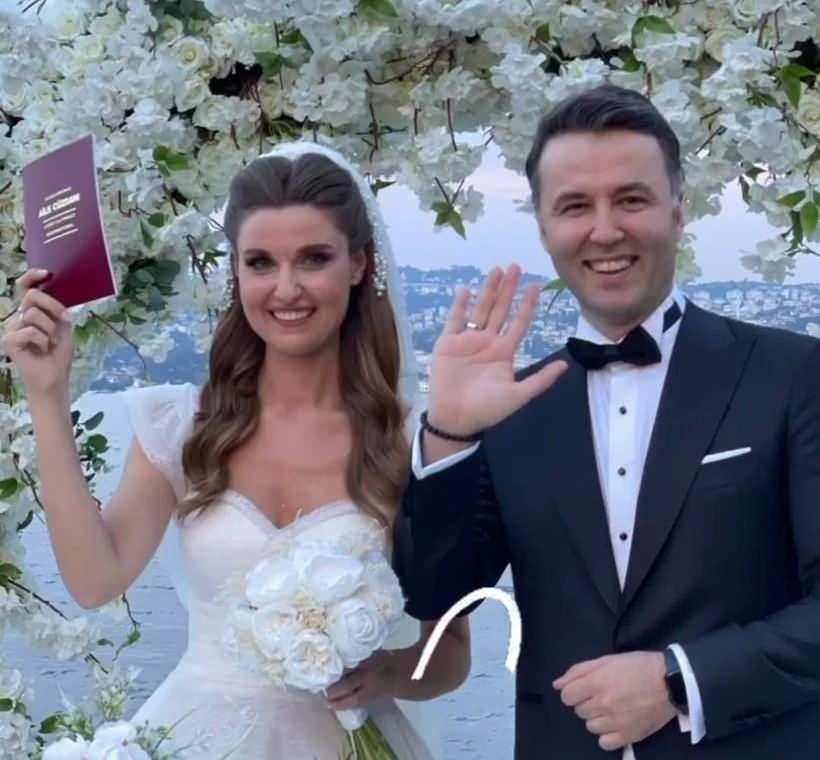 Pınar Erbaş ve Mehmet Akif Ersoyun düğünlerinden kalan bir kare