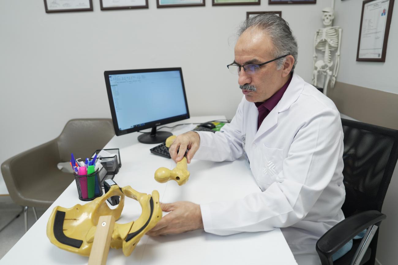 Medipol Mega Üniversite Hastanesi Ortopedi ve Travmatoloji Uzmanı Prof. Dr. Mehmet Bulut 