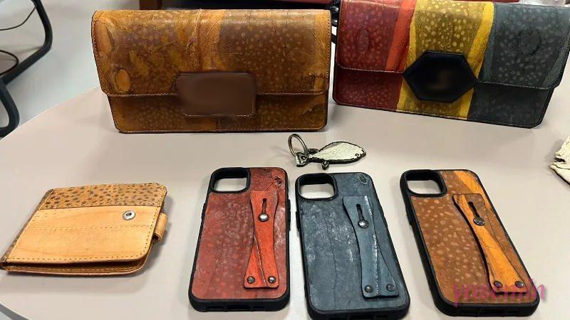 Mehmet Özatanın balon balığı derisinden ürettiği aksesuarlar