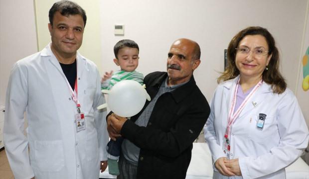 Yarım kalple doğan Muhammed bebek uygulanan tedaviyle iyileşti