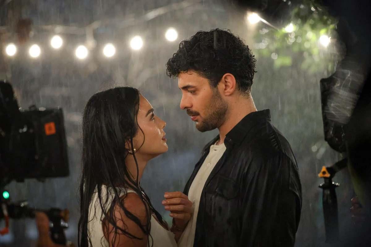 Bahsi geçen dizinin başrol oyuncuları