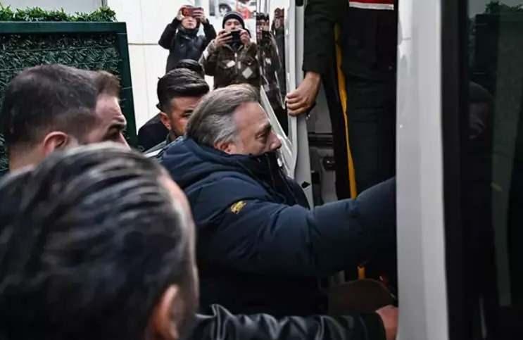 Oktay Kaynarca ifade vermek için araca biniyor.