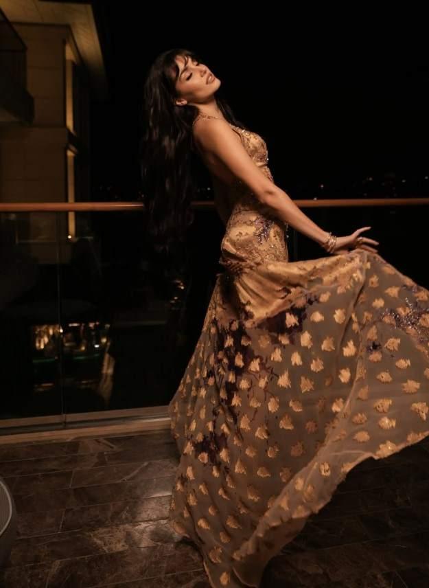 Hande Erçel ödül gecesi kıyafeti