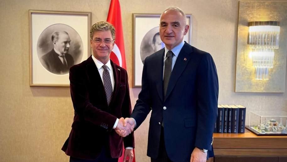 Tan Sağtürk ve Bakan Nuri Ersoy