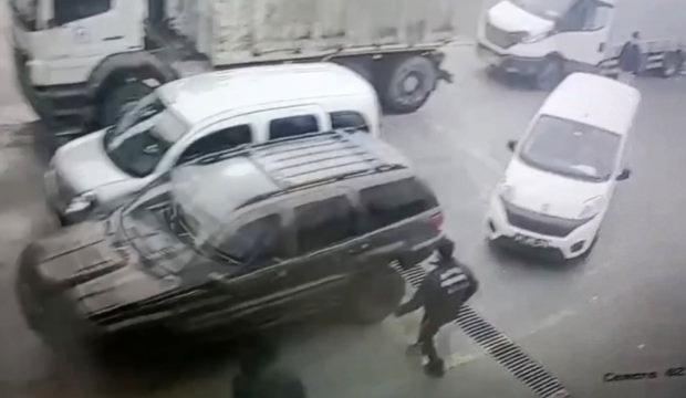 D&uuml;zce'de ara&ccedil; muayene istasyonunda araba kontrolden &ccedil;ıktı