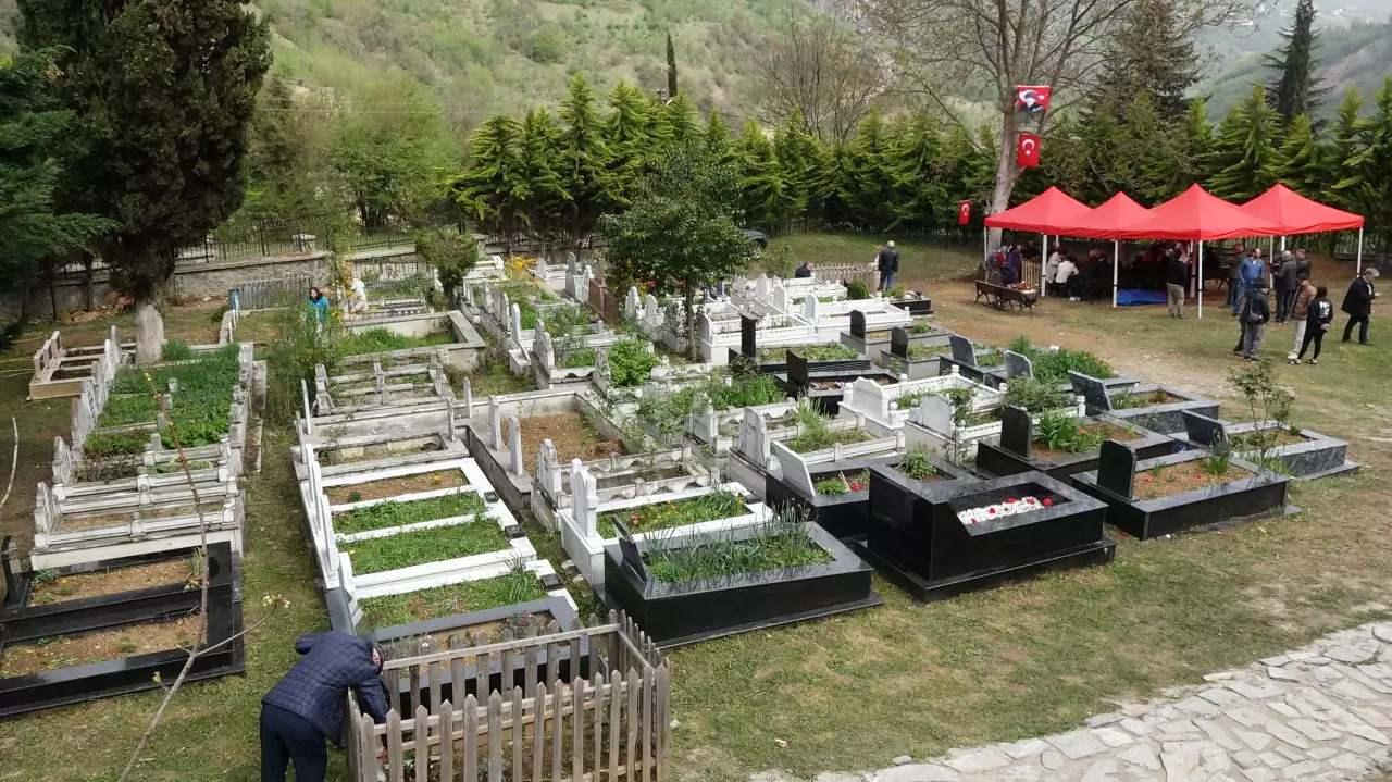 Volkan Konakın mezarının olduğu kabristan