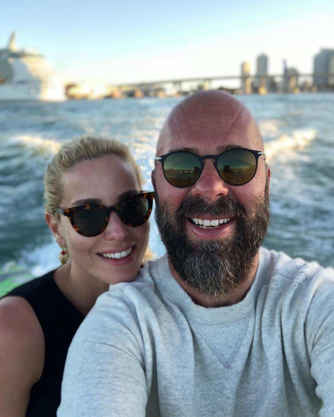 Esat Yontuç ve eşi