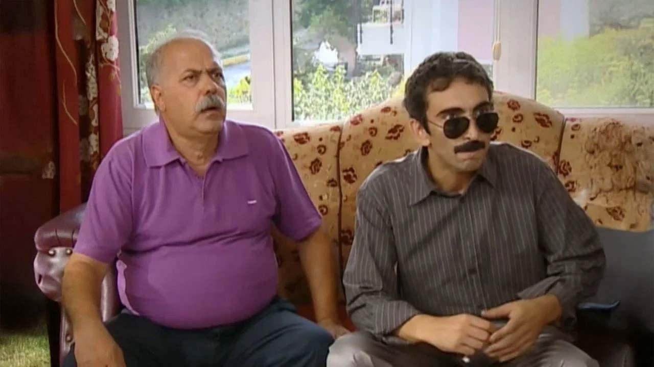 Ali Tutal ve Fırat Tanış Geniş Aile dizisinden bir kare