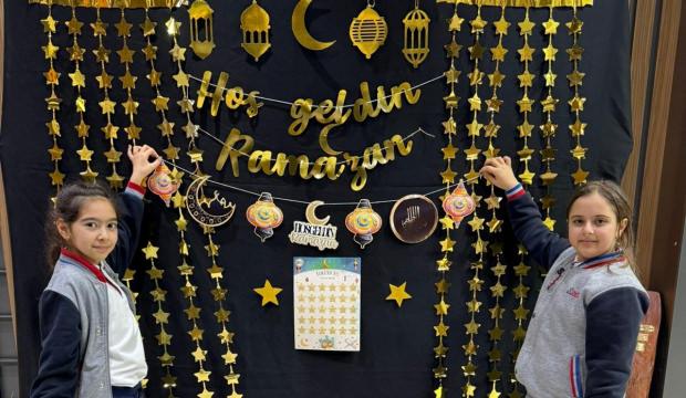 Okulda Ramazan ışıltısı: Ay ve yıldızlarla manevi atmosfer