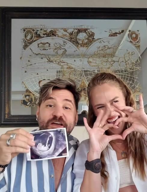 Begüm Öner ve Ceyhun Fersoyun bebek bekledikleri haberi paylaşımı