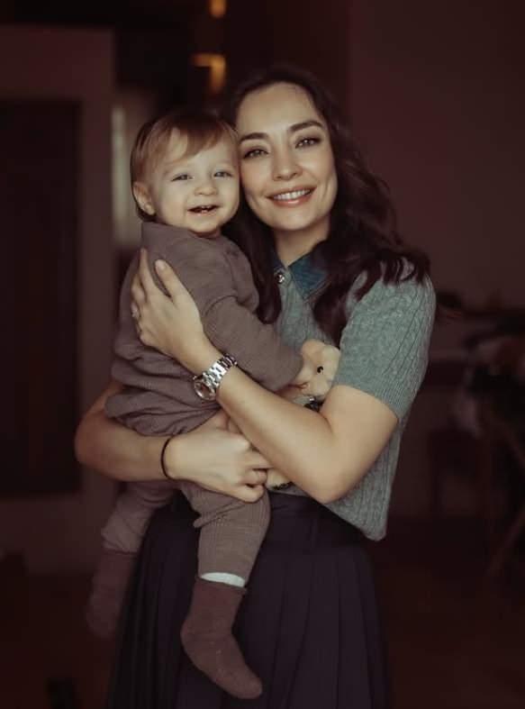 Zeynep Tuğçe Bayat ve oğlu Atlas