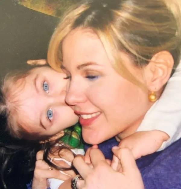 Emine Ün ve kız Durunun küçüklüğü