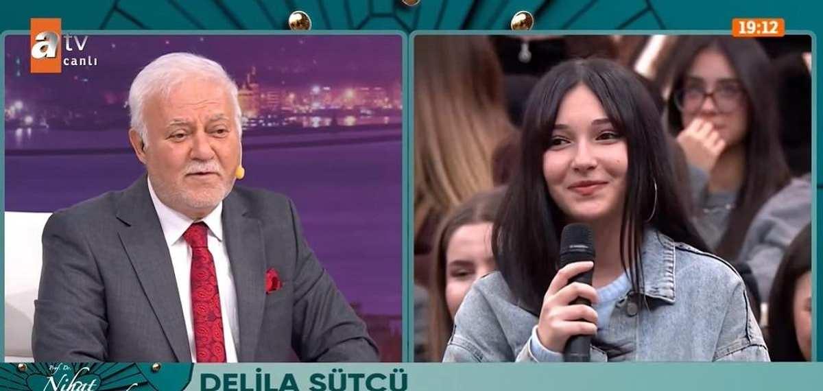 Soruyu soran yarışmacı ve Nihat Hatipoğlu