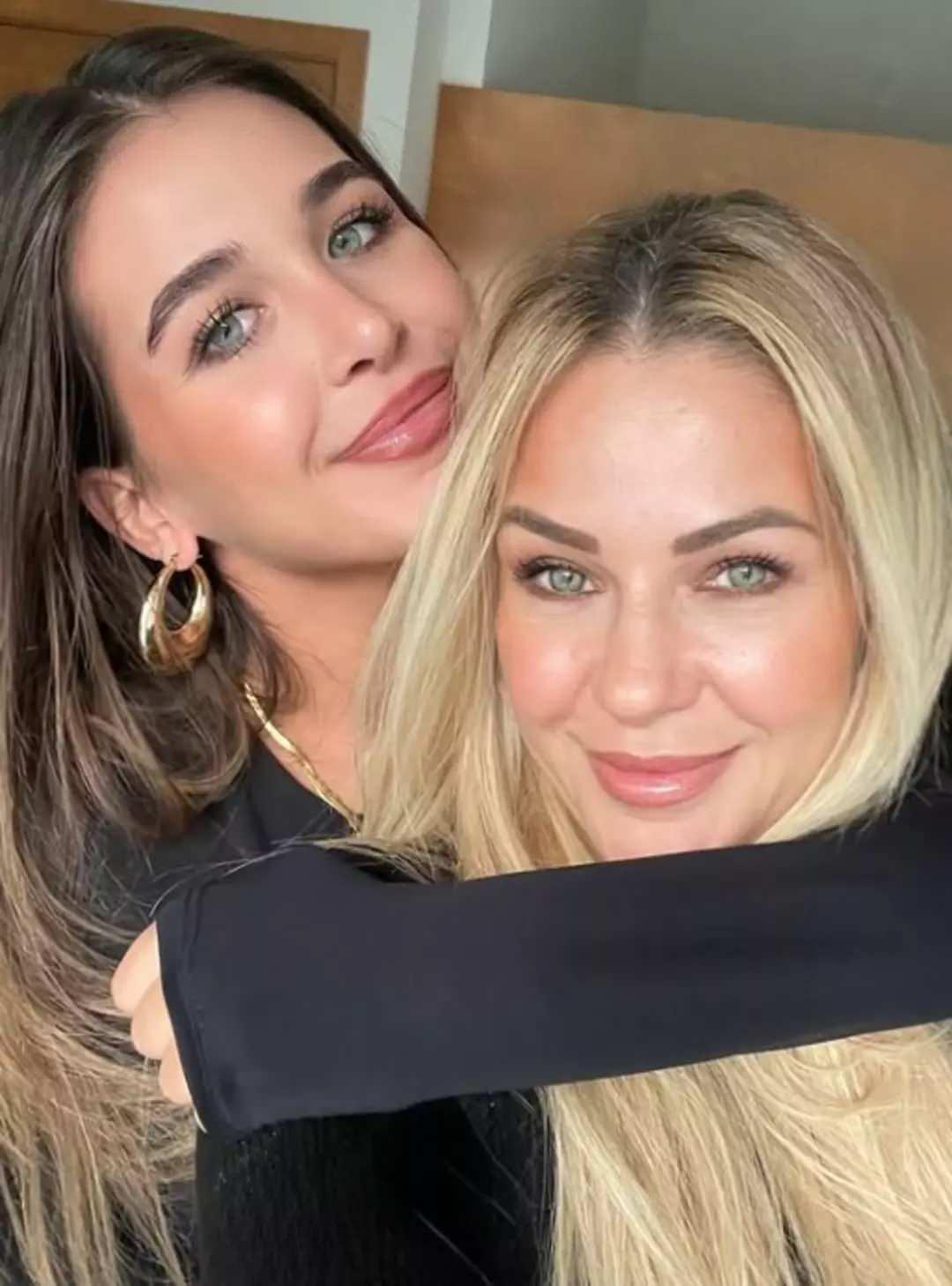 Emine Ün ile kız Duru