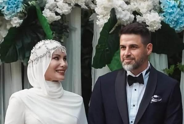 Gamze özçelik ve Reshad Strik