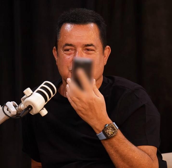 Acun Ilıcalı hayranıyla konuşuyor