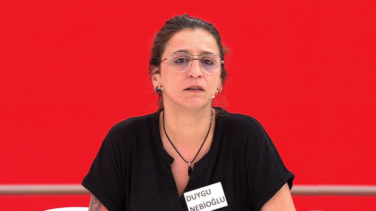 Duygu Nebioğlu, Metin Akpınarın kızı