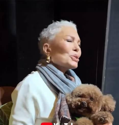 Semiramis Pekkan kız kardeşinin provasında 